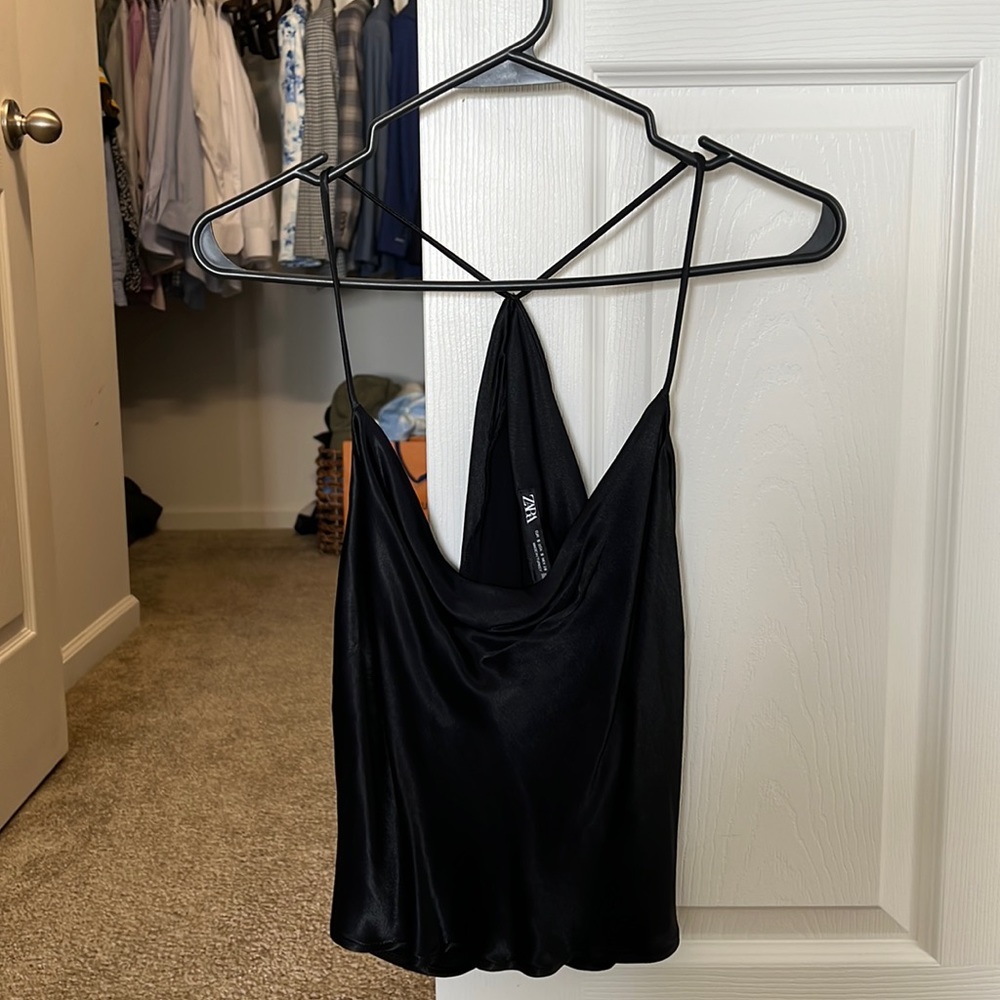 Brand new zara tank, never worn, too big on me